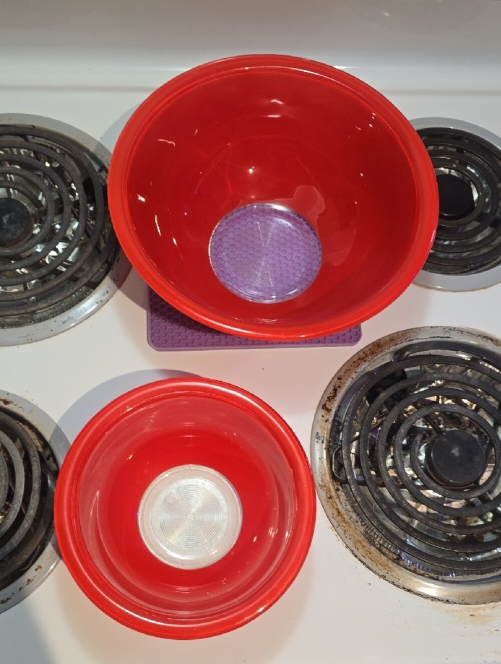 Red Pyrex Nesting Bowls - Set of 2